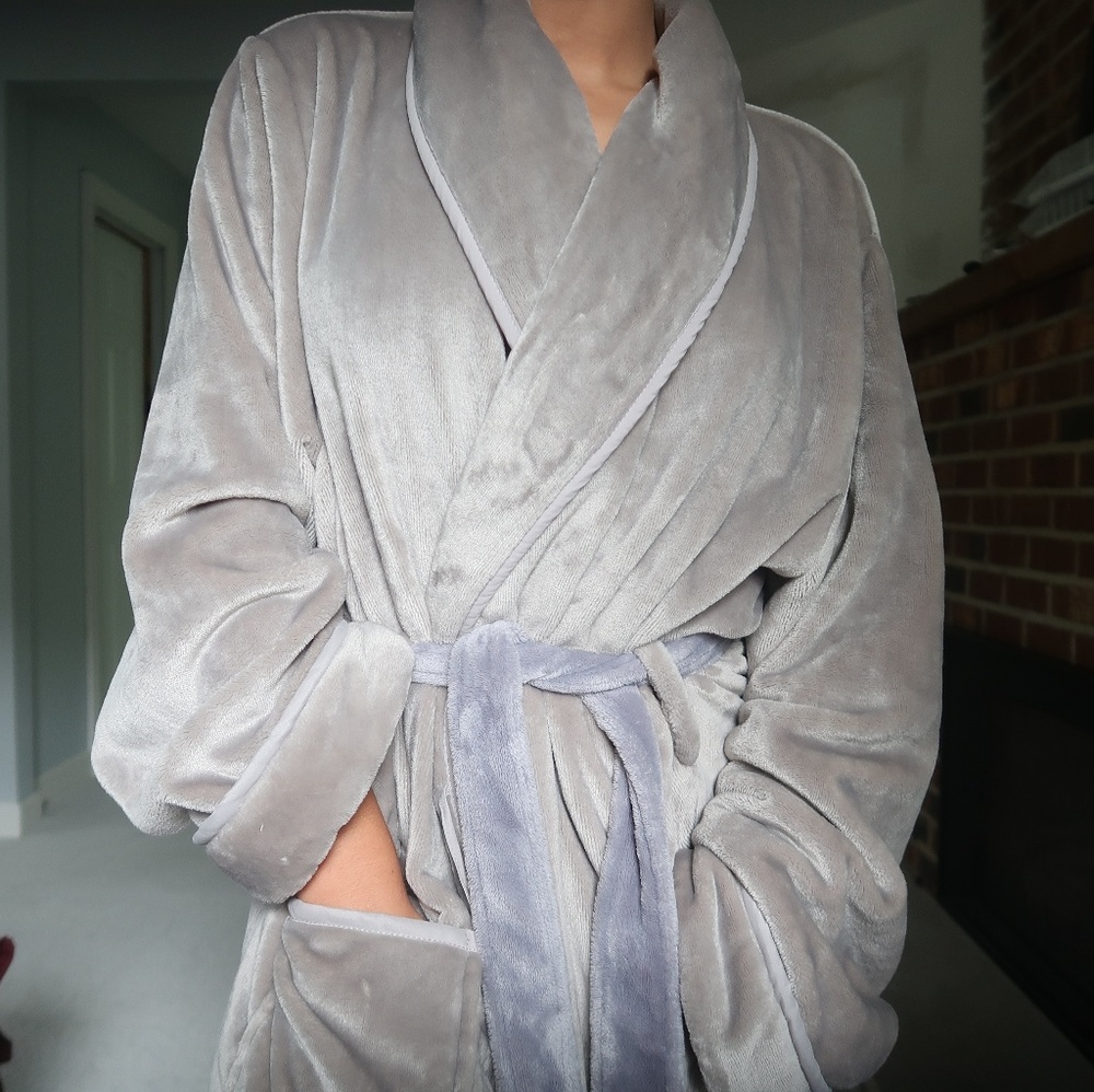 Wamsutta gray robe